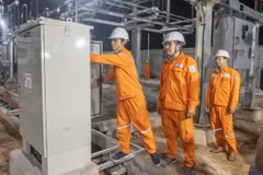 Đóng điện một trạm biến áp. (Ảnh minh họa: Sỹ Tuyên/TTXVN)