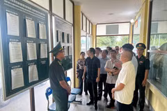 Nhóm phối hợp liên ngành hai nước Việt Nam và Lào kiểm tra thực tế tại Cửa khẩu quốc tế Tây Trang. (Nguồn: Bộ Công Thương)