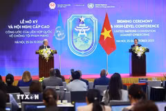 Thủ tướng Chính phủ Phạm Minh Chính cùng Tổng Thư ký Liên hợp quốc António Guterres gặp gỡ báo chí tại Lễ mở ký và Hội nghị cấp cao Công ước của Liên hợp quốc về chống tội phạm mạng. (Ảnh: Dương Giang/TTXVN)