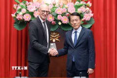 Bộ trưởng Bộ Công an Lương Tam Quang tiếp Giáo sư Graham Carr, Hiệu trưởng Trường Đại học Concordia (Canada). (Ảnh: Phạm Kiên/TTXVN)
