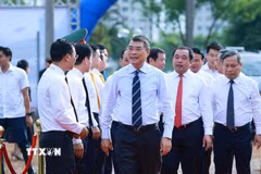 Thủ tướng Lê Minh Hưng đến dự Lễ khởi công dự án nhà ở cho thuê và 05 đường sắt đô thị thành phố Hà Nội. (Ảnh: Dương Giang/TTXVN)