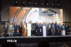 Đại sứ Phạm Việt Hùng (thứ 3 từ trái sang) dự lễ khai mạc Triển lãm Grand Halal Bangkok 2026. (Ảnh: Đỗ Sinh/TTXVN)