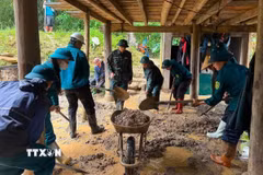 Mưa lớn gây lũ bùn, đá tràn xuống xã Minh Lương (Lào Cai) sáng 16/7. (Ảnh: TTXVN phát)