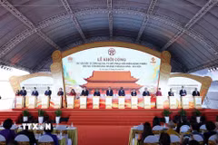 Tổng Bí thư, Chủ tịch nước Tô Lâm và các đại biểu thực hiện nghi thức khởi công. (Ảnh: Thống Nhất/TTXVN)