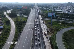 Cao tốc Thành phố Hồ Chí Minh-Long Thành ùn ứ kéo dài 10km sáng 30/8 - ngày nghỉ lễ thứ hai kỳ nghỉ Quốc khánh 2/9. (Ảnh: Hồng Đạt/TTXVN)