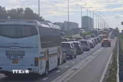 Cao tốc Thành phố Hồ Chí Minh-Long Thành ùn ứ kéo dài 10km sáng 30/8 - ngày nghỉ lễ thứ hai kỳ nghỉ Quốc khánh 2/9. (Ảnh: Hồng Đạt/TTXVN)