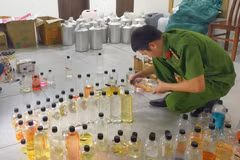 Hương liệu các loại nước hoa các đối tượng sử dụng để sản xuất nước hoa giả.