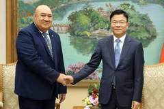 Phó Thủ tướng Lê Thành Long tiếp ông Saia Ma'u Piukala, Giám đốc Tổ chức Y tế Thế giới (WHO) khu vực Tây Thái Bình Dương. (Nguồn: Báo Điện tử Chính phủ)