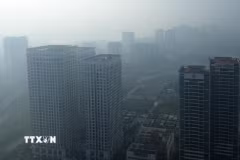 Hà Nội quyết liệt thực hiện nhiều biện pháp để kiểm soát, ứng phó với ô nhiễm không khí. (Ảnh: Phan Phương/TTXVN)