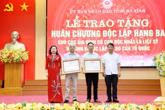 Hà Tĩnh: Trao Huân chương Độc lập tặng 2 gia đình có con độc nhất là liệt sỹ