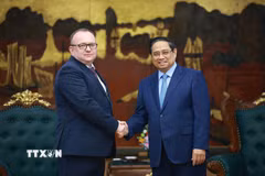 Thủ tướng Phạm Minh Chính tiếp Chủ tịch Ủy ban Giám định tư pháp Cộng hòa Belarus Volkov Alexei Aleksandrovich. (Ảnh: Dương Giang/TTXVN)