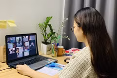 Giáo viên dạy trực tuyến. (Ảnh: TTXVN phát)