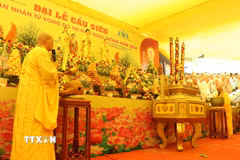 Một buổi đại lễ cầu siêu cho các nạn nhân không may tử vong do tai nạn giao thông. (Ảnh minh họa: TTXVN)