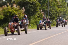 Người dân Campuchia sơ tán tránh xung đột biên giới với Thái Lan tại tỉnh Oddar Meanchey, ngày 25/7/2025. (Ảnh: THX/TTXVN)