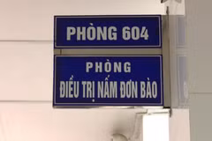 Mắc giun sán do ăn tiết canh và rau sống, nhiều người bị chẩn đoán nhầm