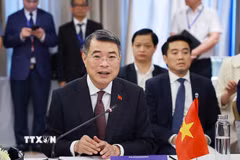 Thủ tướng Lê Minh Hưng làm việc với Đoàn đại biểu địa phương Nhật Bản. (Ảnh: Dương Giang/TTXVN)