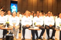Đại sứ Nguyễn Minh Vũ (thứ ba từ trái sang) tham dự diễn đàn. (Ảnh: Huy Bình/TTXVN)