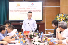 Nhà báo Lê Quốc Minh, Ủy viên Trung ương Đảng, Tổng Biên tập Báo Nhân Dân, Phó Trưởng Ban Tuyên giáo và Dân vận Trung ương, Chủ tịch Hội Nhà báo Việt Nam, Chủ tịch Hội đồng chung khảo điều hành thảo luận họp Hội đồng chung khảo vào chiều 29/7. (Nguồn: Công an Nhân dân)