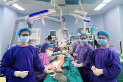 Kíp phẫu thuật cho người bệnh. (Nguồn: Bệnh viện 108)