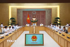 Thủ tướng Lê Minh Hưng chủ trì họp về dự án Luật sửa đổi, bổ sung một số điều của Luật Đất đai; Luật Nhà ở và Luật Kinh doanh bất động sản. (Ảnh: Dương Giang/TTXVN)