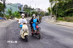 Tuyến đường ĐT601 đoạn qua xã Hòa Liên (Đà Nẵng) đã được sửa chữa, thảm nhựa mới. (Ảnh: Quốc Dũng/TTXVN)