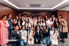 Gặp mặt các sinh viên Việt Nam tại Lãnh sự quán Việt Nam tại Hong Kong năm học 2025-2026. (Nguồn: Vietnam+)