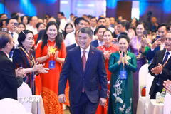Thủ tướng Lê Minh Hưng dự Lễ kỷ niệm 20 năm thành lập Hiệp hội Doanh nghiệp nhỏ và vừa Việt Nam. (Ảnh: Dương Giang/TTXVN)