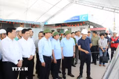 Phó Thủ tướng Thường trực Phạm Gia Túc kiểm tra Dự án Cảng Hàng không Quốc tế Gia Bình. (Ảnh: Thanh Thương/TTXVN)