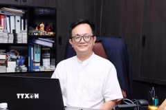 Ông Đinh Vĩnh Cường, Việt kiều Nhật Bản, Chủ tịch Câu lạc bộ Kết nối Doanh nhân Việt Nam-Quốc tế, Giám đốc Công ty TNHH Tập đoàn 365 Group, đề xuất giải pháp đưa Nghị quyết 23 vào cuộc sống. (Ảnh: Xuân Khu/TTXVN)