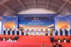 Nghi thức khởi công xây dựng sân bay Phan Thiết-hạng mục hàng không dân dụng. (Ảnh: Nguyễn Thanh/TTXVN)