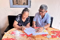 Lấy ý kiến người dân phường Tam Sơn về Đề án thành lập thành phố Bắc Ninh trực thuộc Trung ương. (Ảnh: Thái Hùng/TTXVN)