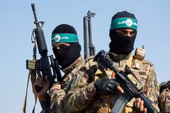 Các tay súng Hamas. (Ảnh: IRNA/TTXVN)