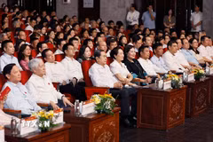 Chủ tịch Quốc hội Trần Thanh Mẫn và Phu nhân Nguyễn Thị Thanh Nga cùng đại biểu tham dự chương trình. (Ảnh: Doãn Tấn/TTXVN)