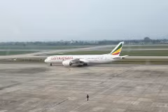 Tàu bay Boeing 787 Dreamliner của Ethiopian Airlines hạ cánh tại sân bay Nội Bài ngày 8/4. (Nguồn: Ethiopian Airlines)