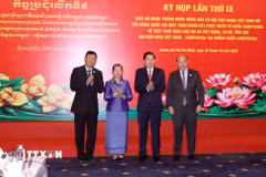 Thượng tướng Nguyễn Văn Gấu (thứ 2 từ phải sang), Thứ trưởng Bộ Quốc phòng, Trưởng đoàn đại biểu Bộ Quốc phòng Việt Nam cùng các trưởng, phó đoàn đại biểu. (Ảnh: Xuân Khu/TTXVN)