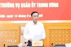 Đồng chí Trần Cẩm Tú, Ủy viên Bộ Chính trị, Thường trực Ban Bí thư, Trưởng Đoàn Kiểm tra, giám sát số 221 phát biểu chỉ đạo hội nghị. (Ảnh: Phương Hoa/TTXVN)