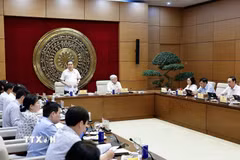 Chủ tịch Quốc hội Trần Thanh Mẫn và các Phó Chủ tịch Quốc hội làm việc với Văn phòng Quốc hội chiều 18/5/2026. (Ảnh: Doãn Tấn/TTXVN)