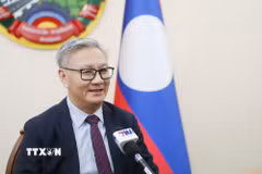 Phó Thủ tướng, Bộ trưởng Ngoại giao Lào Thongsavan Phomvihane trả lời phỏng vấn. (Ảnh: Xuân Tú/TTXVN)