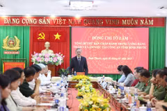 Tổng Bí thư Tô Lâm với cán bộ, chiến sỹ Công an tỉnh Bình Phước. (Ảnh: Thống Nhất/TTXVN)