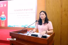 Vụ trưởng Vụ Thông tin và Thư viện của Quốc hội Hoàng Thị Lan Nhung thông tin về Kỳ họp không thường lệ thứ nhất, Quốc hội khóa XVI. (Ảnh: Phạm Kiên/TTXVN)