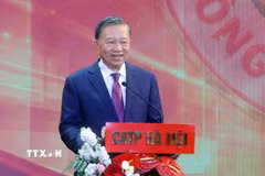 Tổng Bí thư, Chủ tịch nước Tô Lâm phát biểu chúc mừng Câu lạc bộ bóng đá Công an Hà Nội. (Ảnh: Phạm Kiên/TTXVN)
