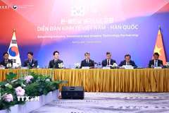 Thủ tướng Lê Minh Hưng và Tổng thống Hàn Quốc Lee Jae Myung dự Tọa đàm bàn tròn với doanh nghiệp Việt Nam và Hàn Quốc. (Ảnh: Dương Giang/TTXVN)