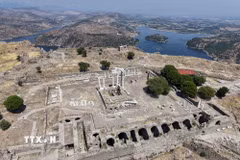 Sau thời Alexander Đại đế, Bergama trở thành một trung tâm quan trọng trong thời kỳ các vương quốc Hy Lạp hóa và tiếp tục chứng kiến sự hiện diện của nhiều nền văn minh, góp phần phản ánh bề dày và sự đa dạng văn hóa của vùng Anatolia. (Ảnh: THX/TTXVN phát)