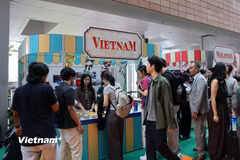 Gian hàng Việt Nam tại Lễ hội Văn hóa Đại học HKU. (Nguồn: Vietnam+)
