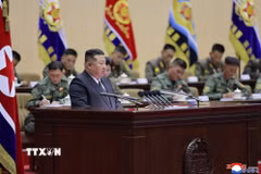 Nhà lãnh đạo Triều Tiên Kim Jong Un phát biểu tại Hội nghị chỉ huy cấp đại đội lần thứ 3 của Quân đội Nhân dân Triều Tiên ở thủ đô Bình Nhưỡng. (Ảnh: KCNA/TTXVN phát)