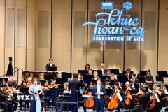 Hai nghệ sỹ opera nổi tiếng của Nhật Bản là soprano Michiko Hariu và tenor Kohei Yamamoto biểu diễn tại chương trình. (Ảnh: Phương Lan/TTXVN)