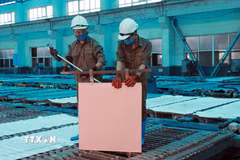 Hoạt động sản xuất một doanh nghiệp ở Lào Cai. (Ảnh: Quốc Khánh/TTXVN)