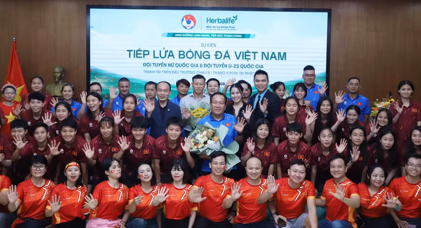 Herbalife Việt Nam 'tiếp sức' cho đội tuyển Nữ Việt Nam và đội tuyển U23 Việt Nam trước thềm ASIAD 2026. (Ảnh: VFF)