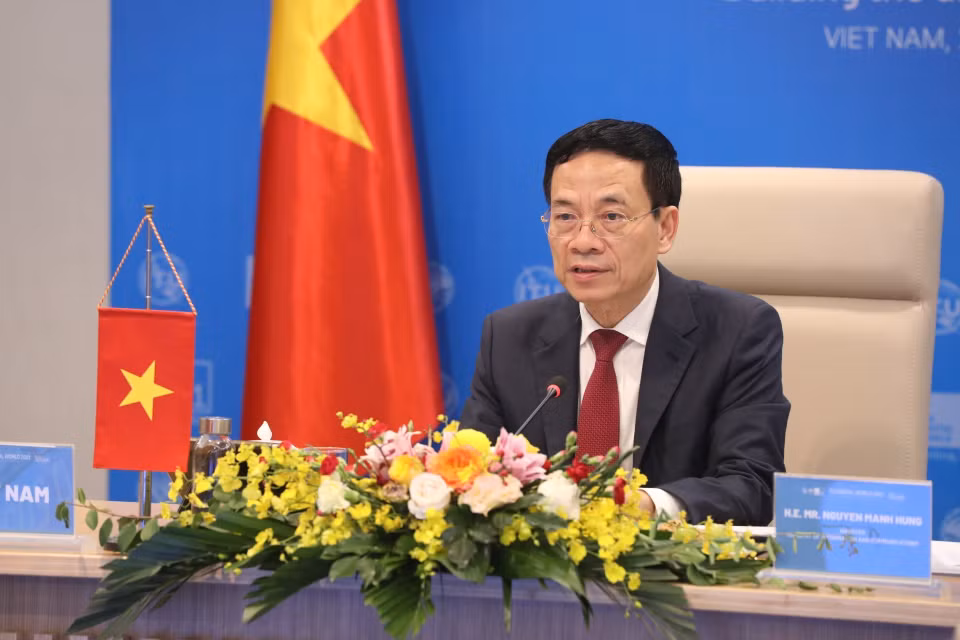 Bộ trưởng Bộ Thông tin và Truyền thông Nguyễn Mạnh Hùng phát biểu. (Ảnh: Minh Quyết/TTXVN)