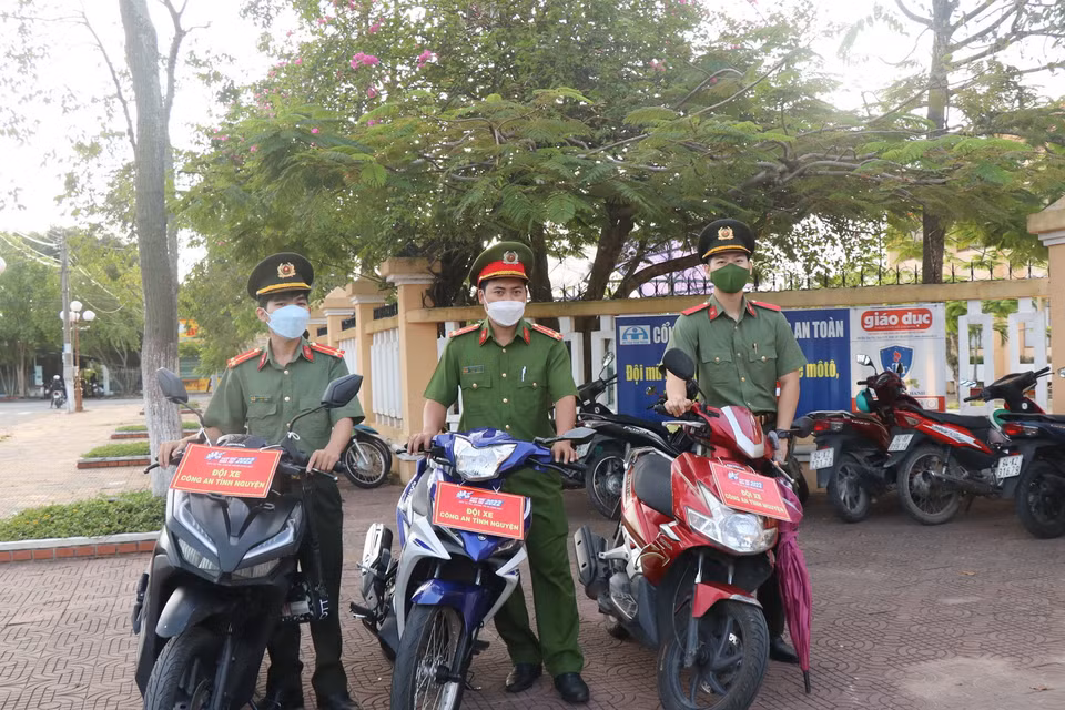 Lực lượng an ninh của tỉnh Bạc Liêu được bố trí tại các điểm thi nhằm bảo bảo an ninh trật tự và an toàn cho kỳ thi. (Ảnh: Chanh Đa/TTXVN)